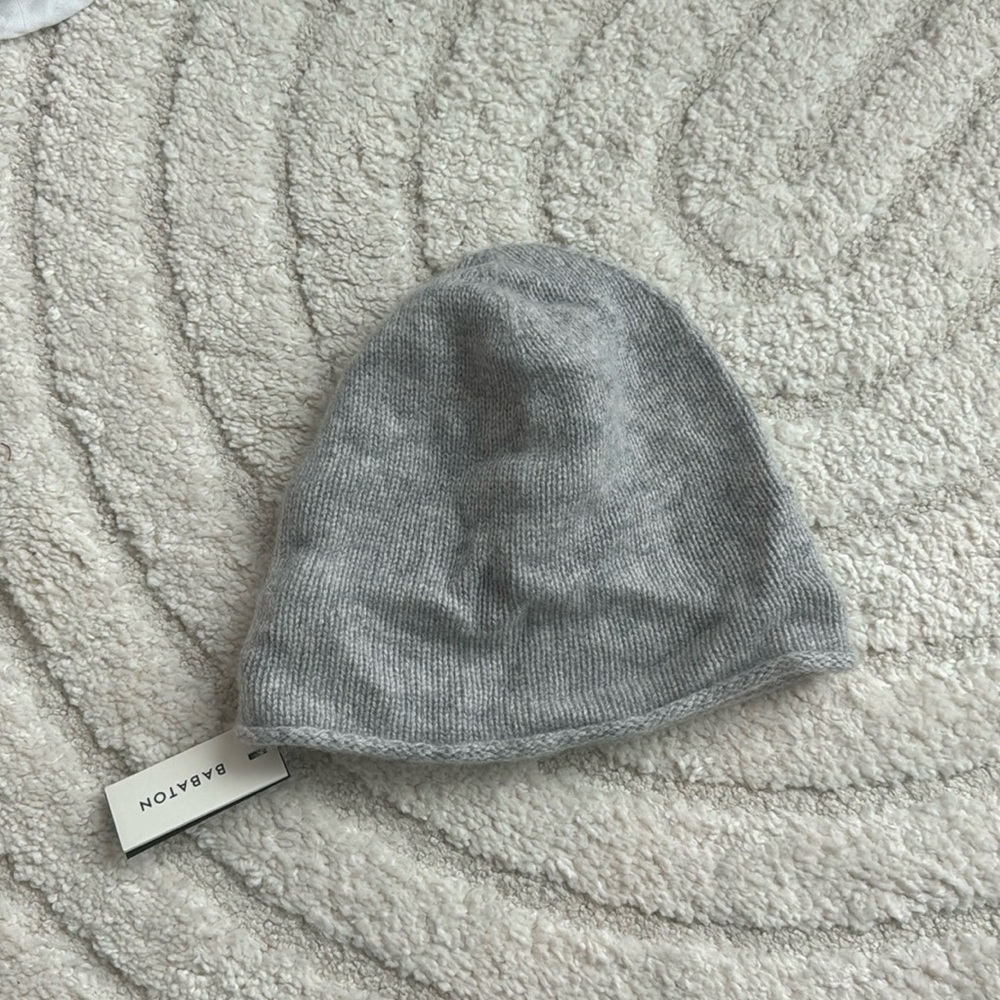 NWT aritzia babaton grey cashmere beanie